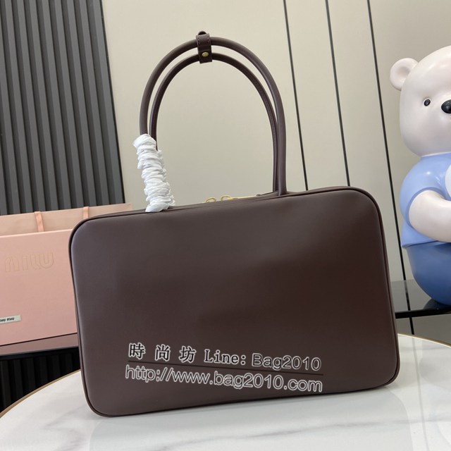 miumiu專櫃繆繆最新款原廠公事包Beau手袋手提包 jh2337型號：5bb117，5bb163